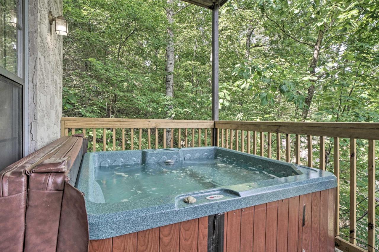 Rustic Pigeon Forge Home With Private Hot Tub! エクステリア 写真
