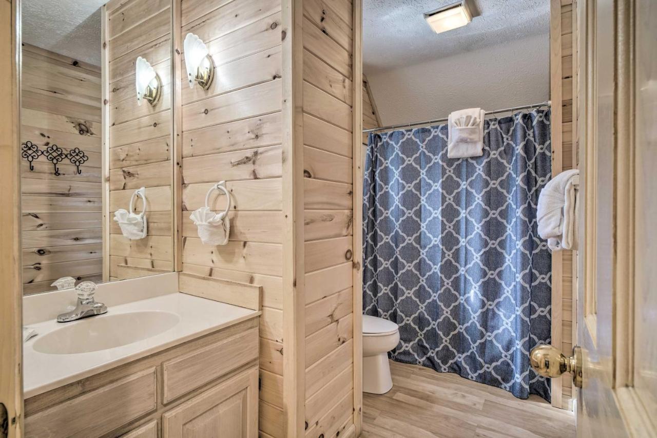 Rustic Pigeon Forge Home With Private Hot Tub! エクステリア 写真