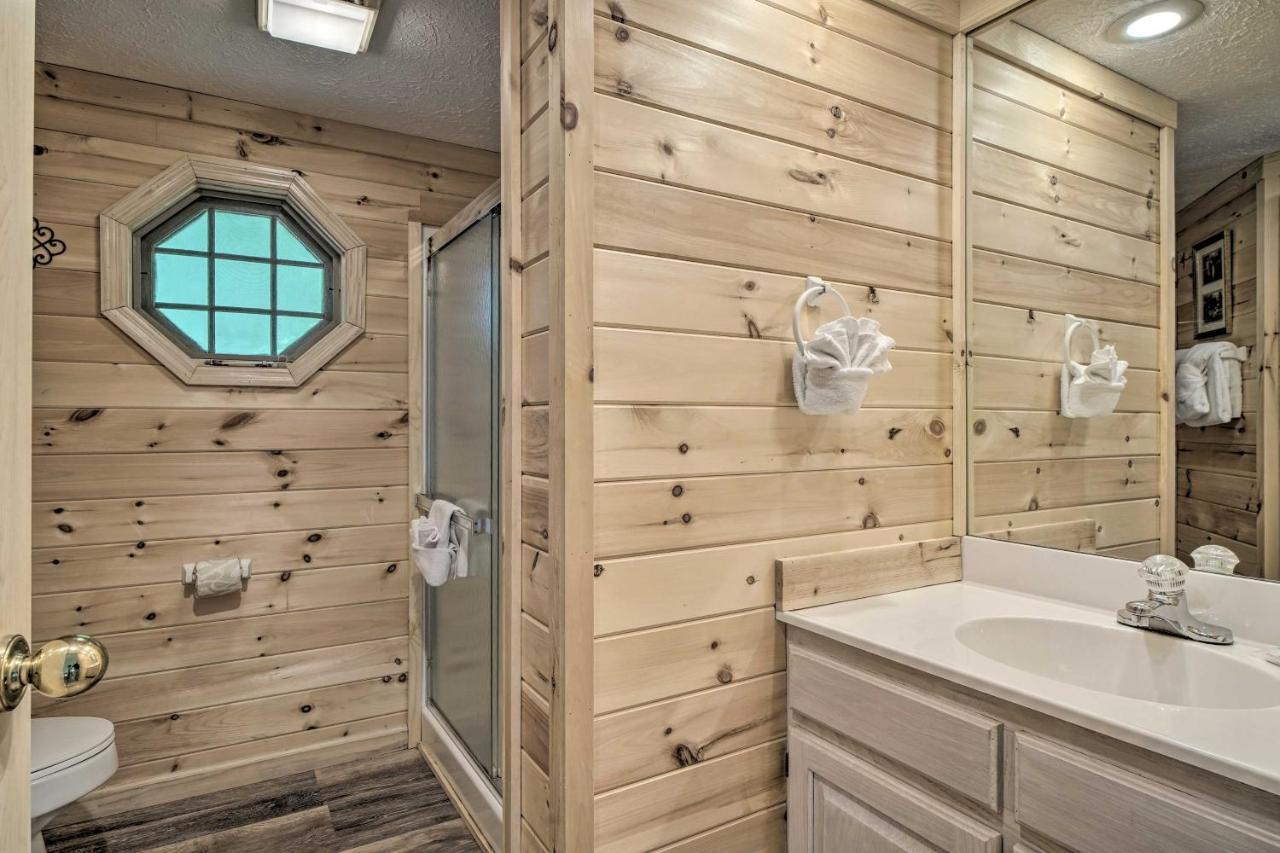 Rustic Pigeon Forge Home With Private Hot Tub! エクステリア 写真